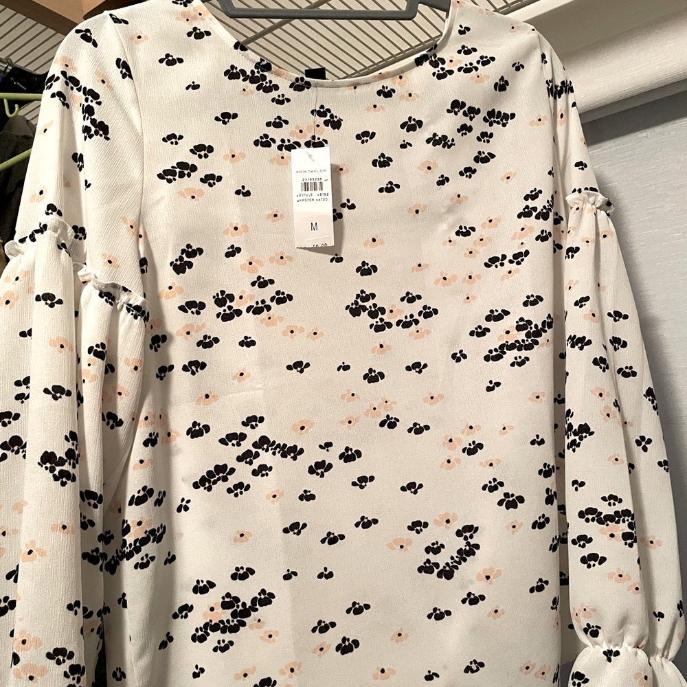 NEW NWT Ann Taylor long sleeve blouse - Medium